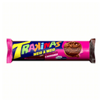 Biscoito Recheio Chocolate e Morango Trakinas Meio a Meio Pacote 126g